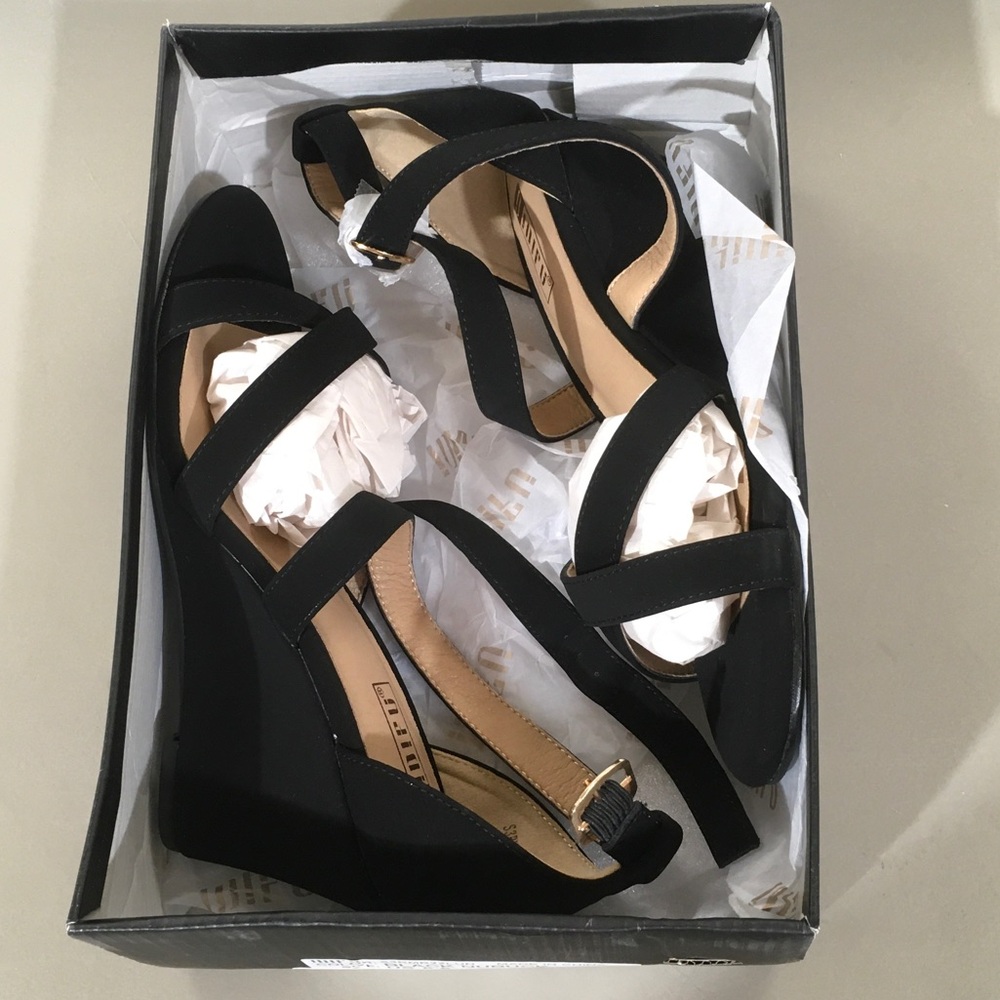 Elegant Black Wedge Sandals